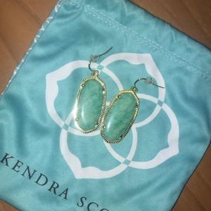 Unique Kendra Scott Elle earrings